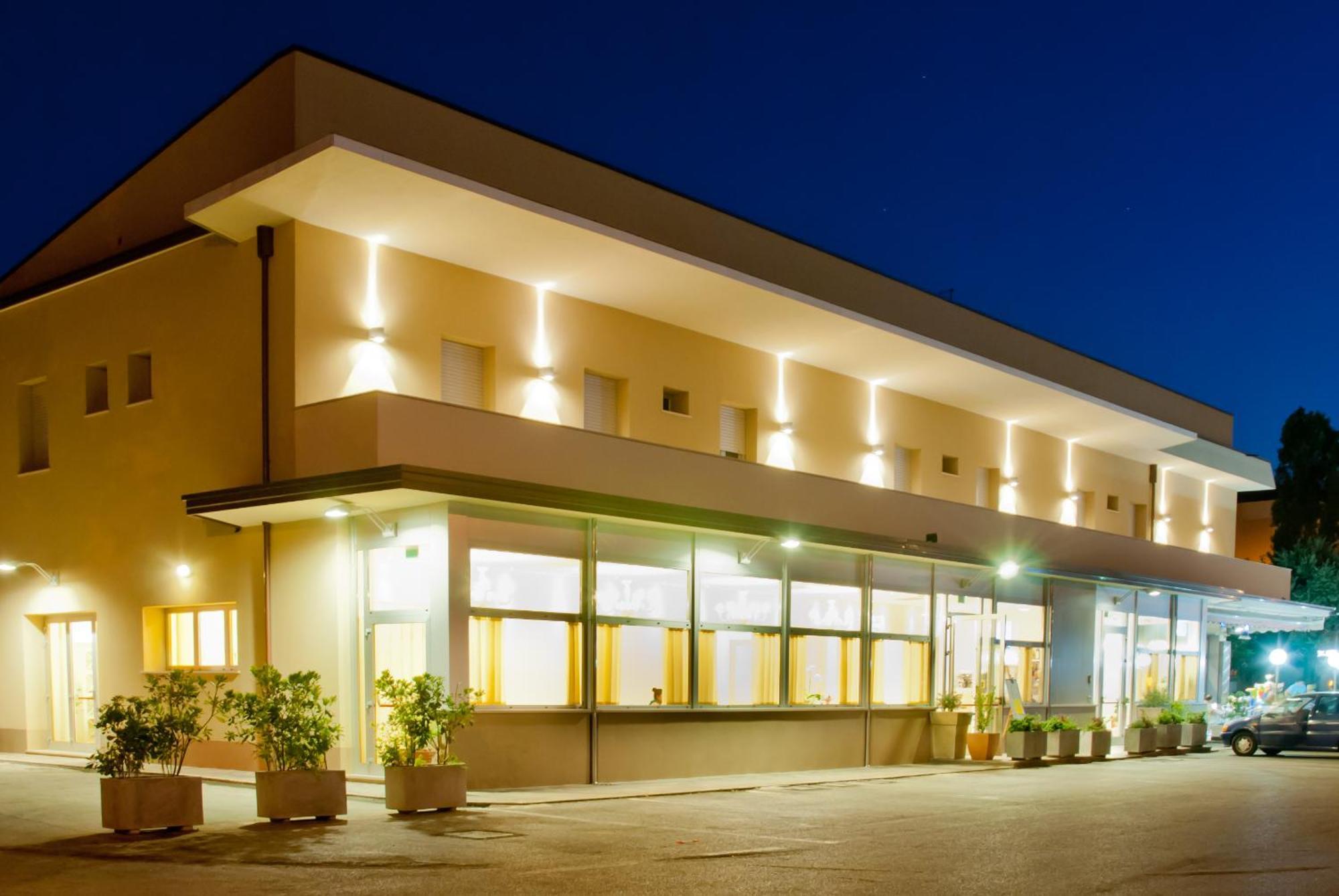 Hotel Ristorante Cesare Savignano sul Rubicone Exterior photo